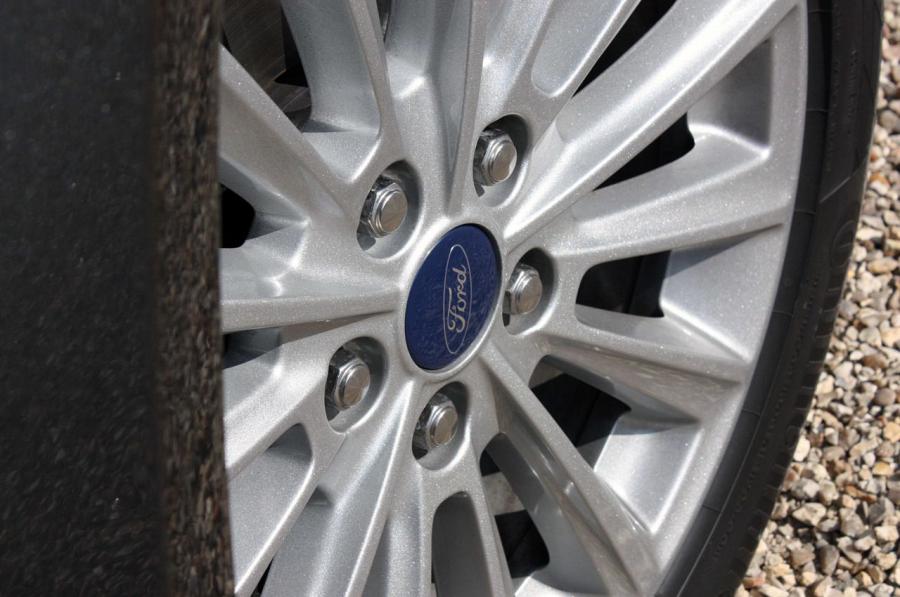  Ford Focus 1.0L EcoBoost 2014 года  (фото 5 из 27)